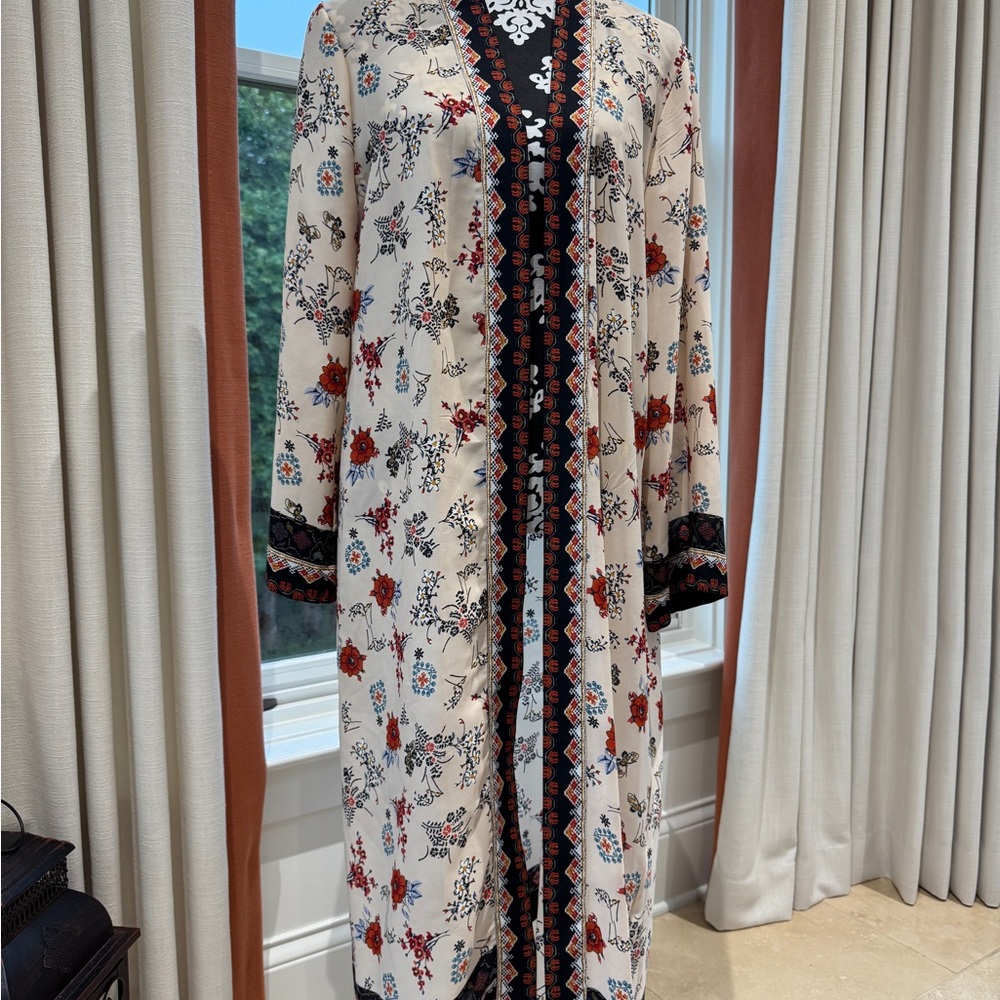 Chelsea & Violet Cream and Red Floral Kimono